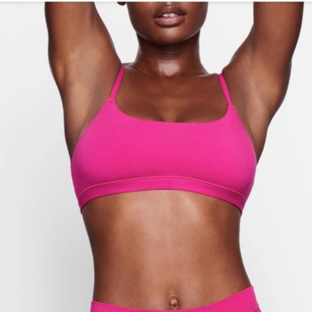 SKIMS SCOOP BRALETTE /XS/ RASPBERRY NWT